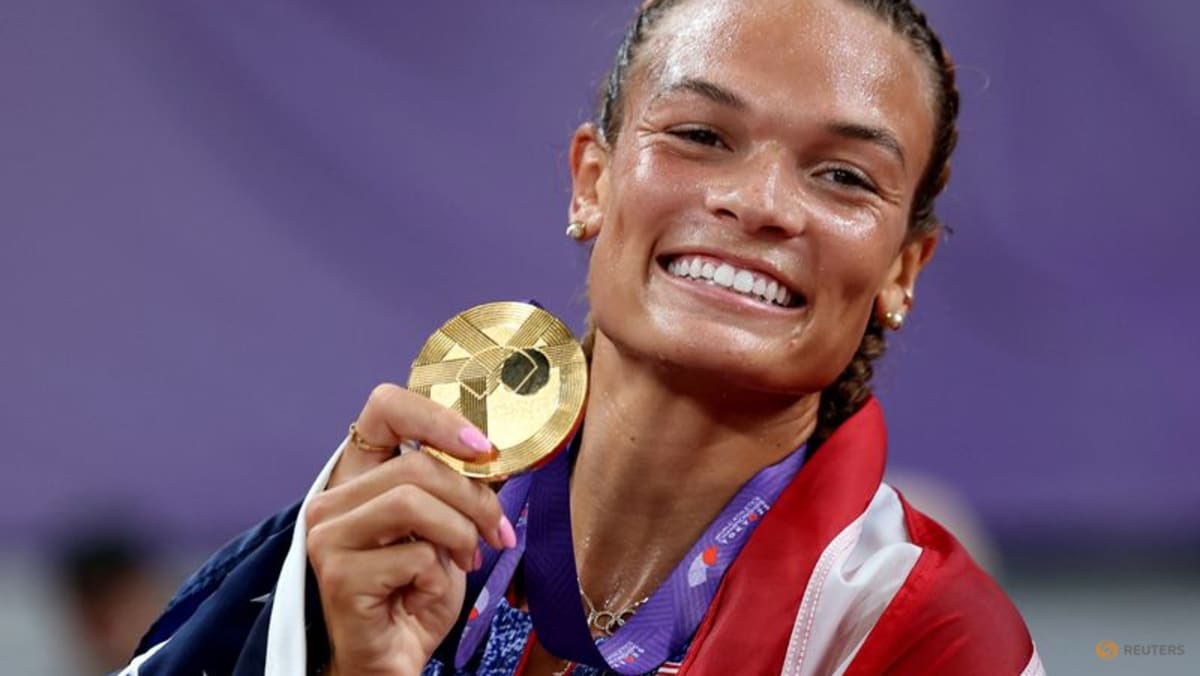 Hall lands heptathlon gold, bronze shared after points tie